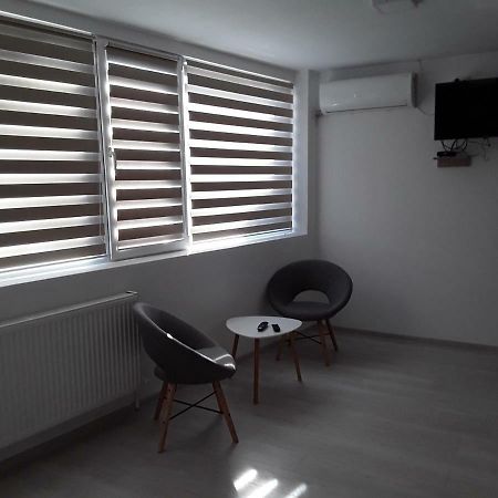 Camere De Inchiriat Central La Calciu Mahmudia Exteriör bild