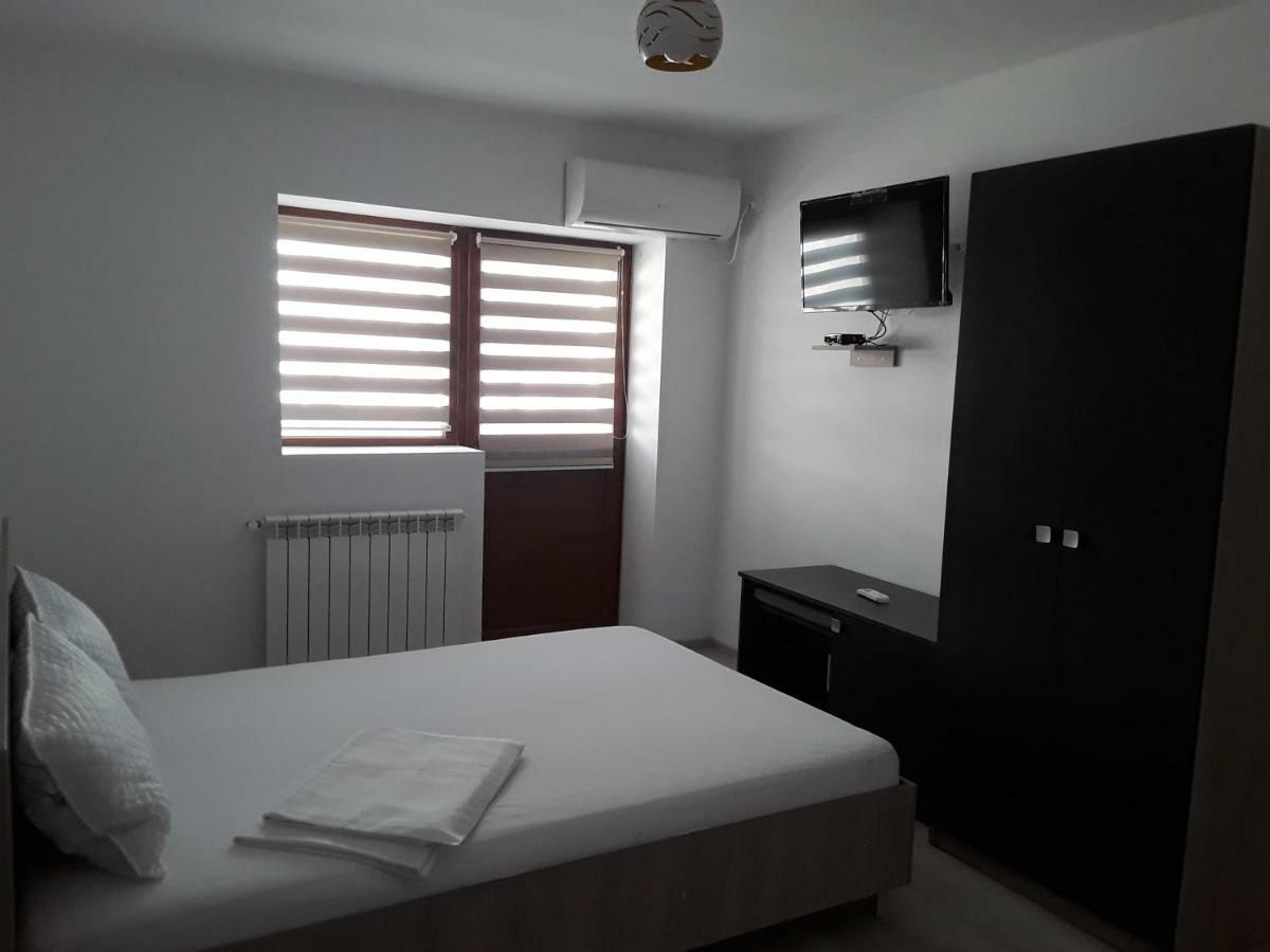 Camere De Inchiriat Central La Calciu Mahmudia Exteriör bild