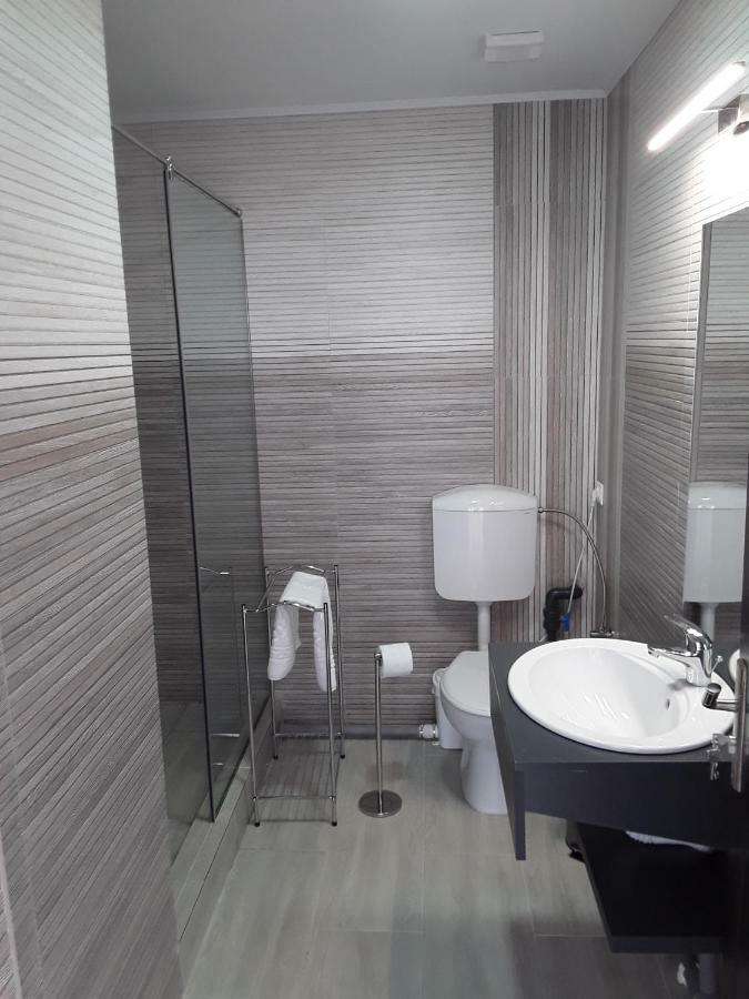 Camere De Inchiriat Central La Calciu Mahmudia Exteriör bild
