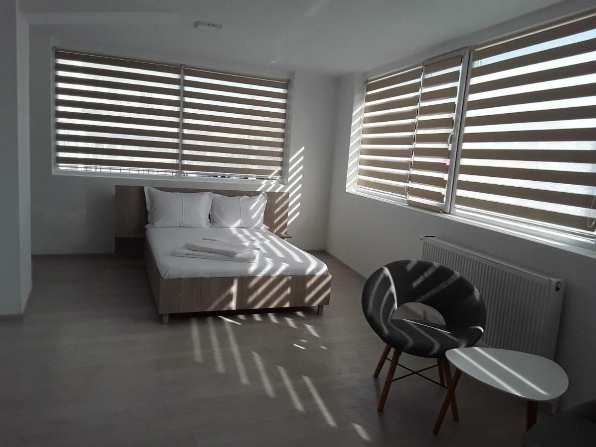 Camere De Inchiriat Central La Calciu Mahmudia Exteriör bild