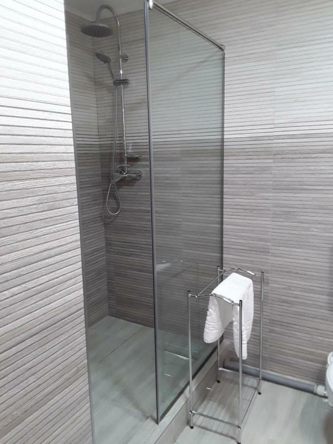 Camere De Inchiriat Central La Calciu Mahmudia Exteriör bild