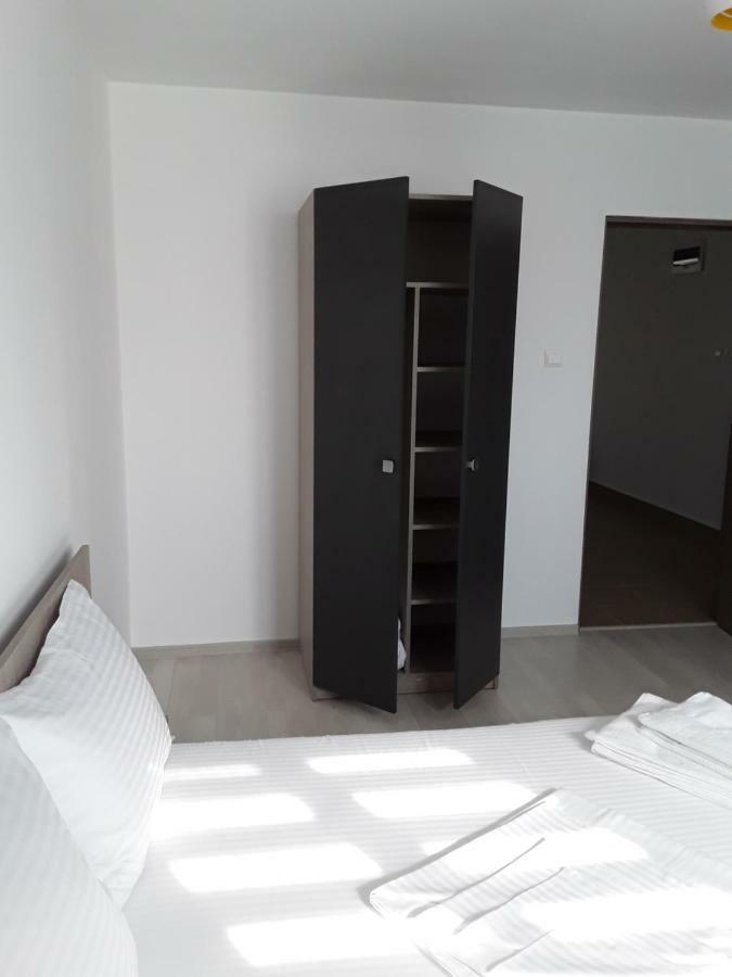 Camere De Inchiriat Central La Calciu Mahmudia Exteriör bild