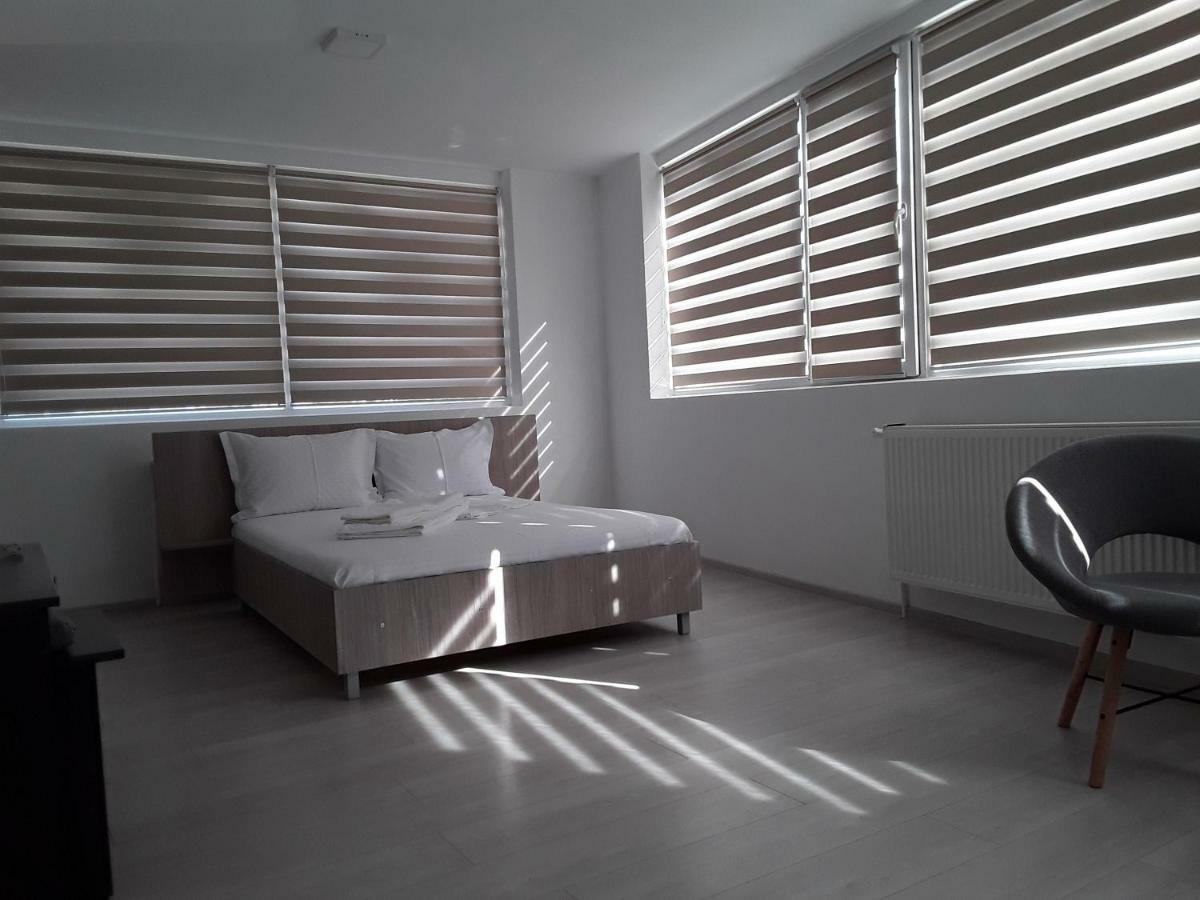 Camere De Inchiriat Central La Calciu Mahmudia Exteriör bild
